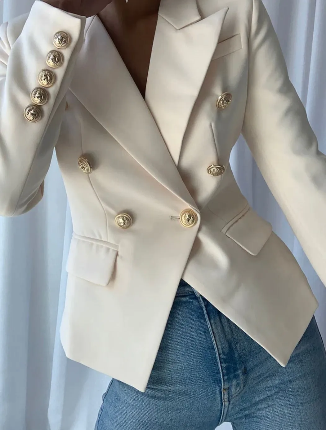 'Leosoxs' White Blazer